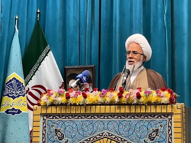 امام جمعه کرمانشاه:جای دشمن در قعر آبهای خلیج فارس است