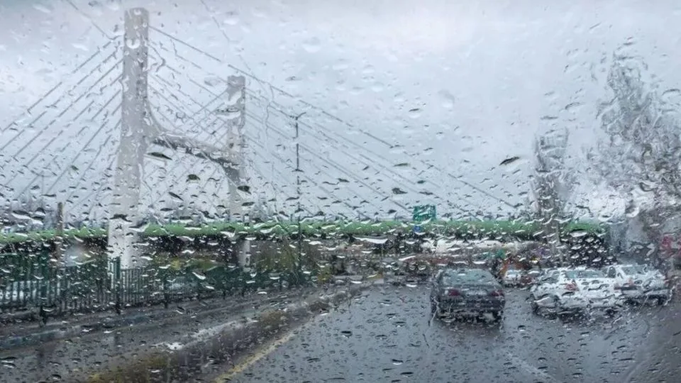 بارش باران و رعدوبرق در ۲۱ استان طی امروز/ وزش باد شدید در تهران