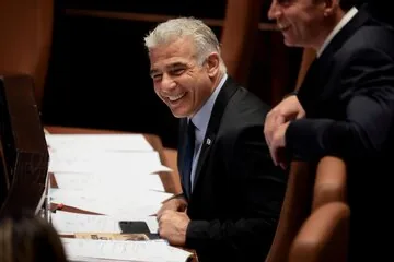 معمای یائیر لاپید در انتخابات ۲۰۲۶ اسرائیل / از مجریگری تلویزیون تا نخستوزیری اسرائیلی: منتقد افراطگرایی که همپیمان و همسو با افراطگراها شد