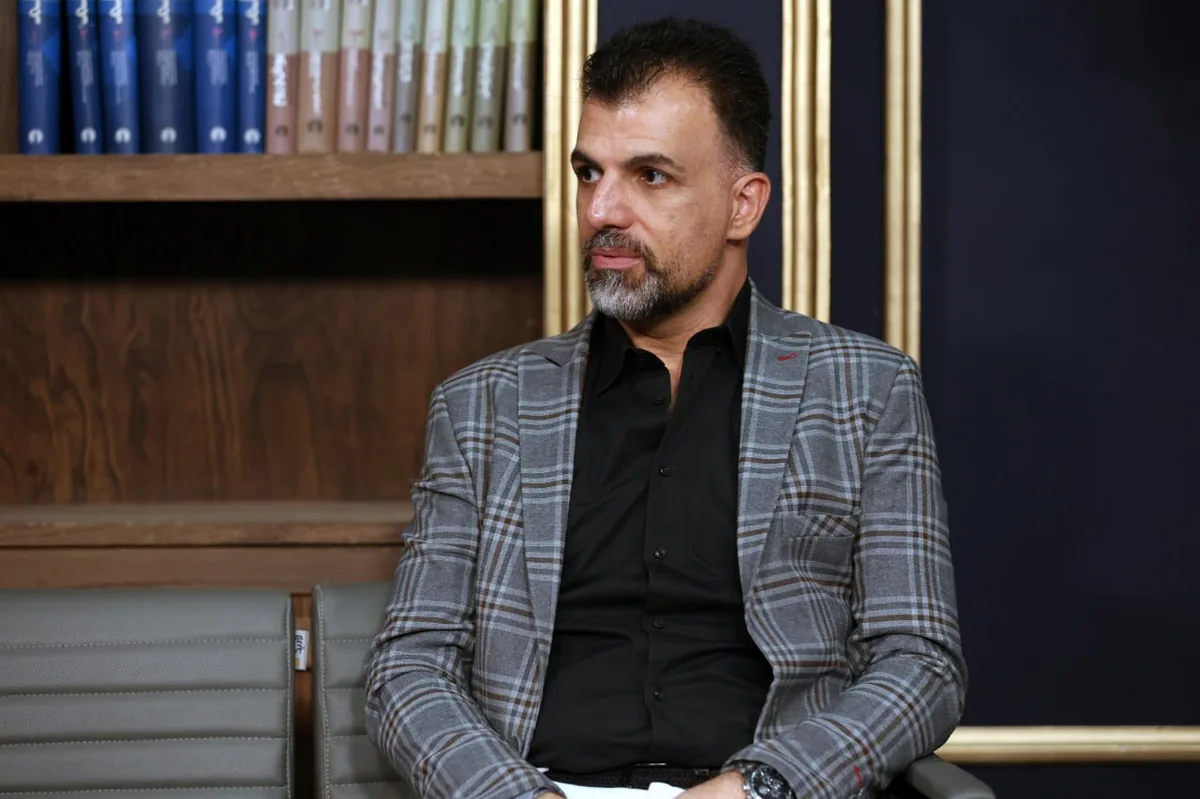 چرا کسی درباره دعوت دنیس درگاهی چیزی نمیگوید/ ۱۵ نفر بدون ویزا در لابی هتل نشستند و بازیهای تیم ملی را دیدند/ نهادهای نظارتی در کشور ما فوتبال را رها کردهاند