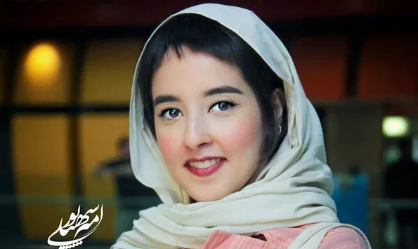 نگاه روز | استایل خیره کننده بهآفرید غفاریان، شیوا سریال «بی عاطفه» در اکران مردمی