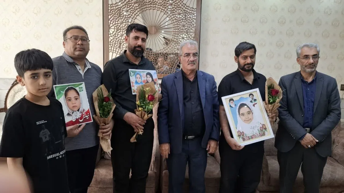 آیین استقبال از خانواده معظم شهدای مدرسه شجره طیبه میناب در کاشان برگزارشد +فیلم وتصاویر