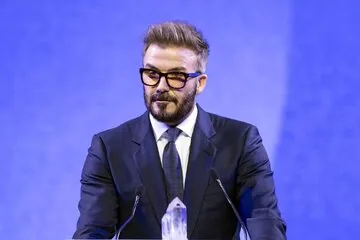 ملاقات بکام با جکی چان و غول ۲.۲۹ متری بسکتبال چین + عکس