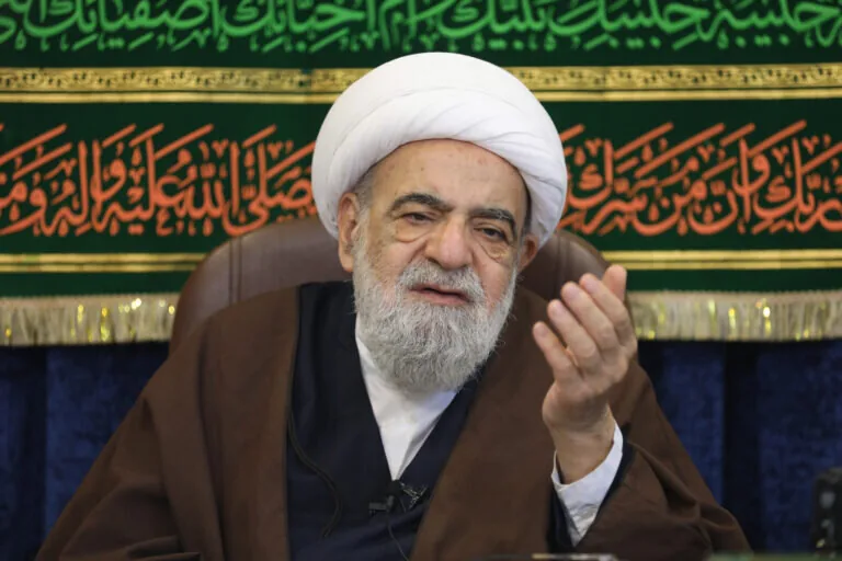 همه برای معرفی امام شهید و سیدحسن نصرالله قلم به دست بگیرند