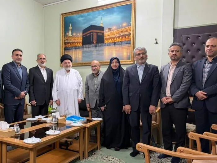 دیرعامل بانک مسکن و هیات همراه، با حجت‌الاسلام والمسلمین سید جواد شهرستانی، نماینده آیت‌الله العظمی سیستانی در ایران دیدار و گفت‌وگو کرد.