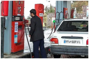 مدیرعامل شرکت ملی پخش فرآوردههای نفتی ایران خبر داد : بنزین سوپر داخلی در ۵۰ جایگاه با نرخ ۱۰۳ هزار تومان عرضه میشود