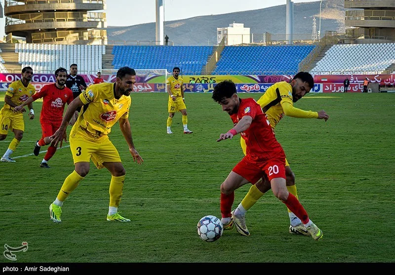 فوتبال , تیم فوتبال تراکتور تبریز , تیم فوتبال پرسپولیس , استقلال , لیگ برتر فوتبال ,
