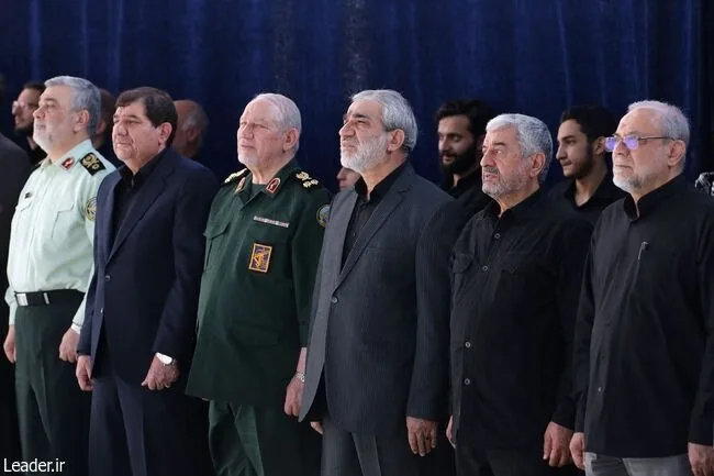 تصاویر/ فرزندان رهبر شهید انقلاب در کنار مسئولان