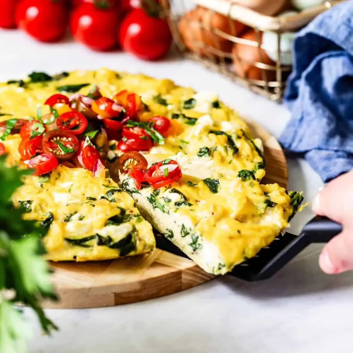 شام امشب با من: شام سبک و خوشمزه با اسفناج؛ طرز تهیه کوکوی اسفناج پنیری با مواد ساده! +عکس مرحله به مرحله