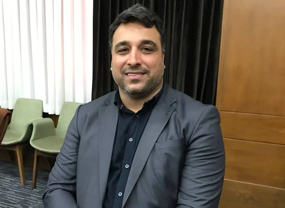 احسان حدادی: ورزشکاران در شرایط جنگی رکوردشکنی کردند؛ قهرمانان همیشه کنار مردم هستند + فیلم