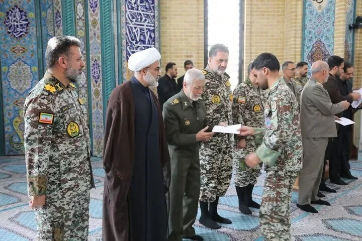 اعطای عطیه فرماندهی معظم کل قوا به دانشآموختگان دانشگاه افسری پدافند