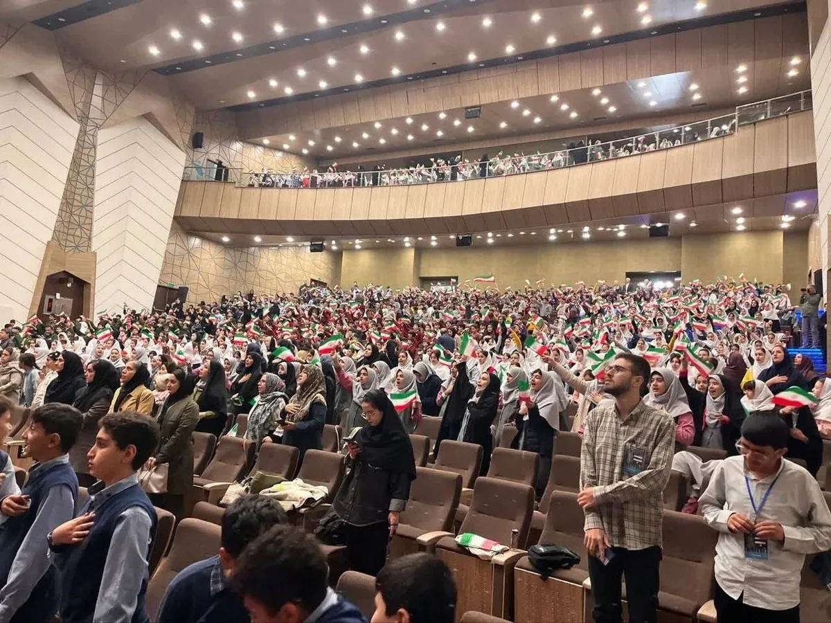 تبریز به تماشای لبخند کودکان نشست | آغاز هفتمین جشنواره سراسری تئاتر خیابانی «تبریزیم»