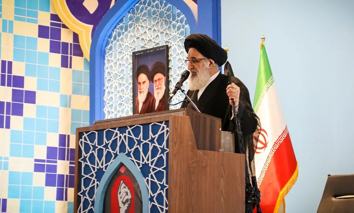 امام جمعه کرج: رفتارهای تفرقه افکنانه کمک به جبهه دشمن است