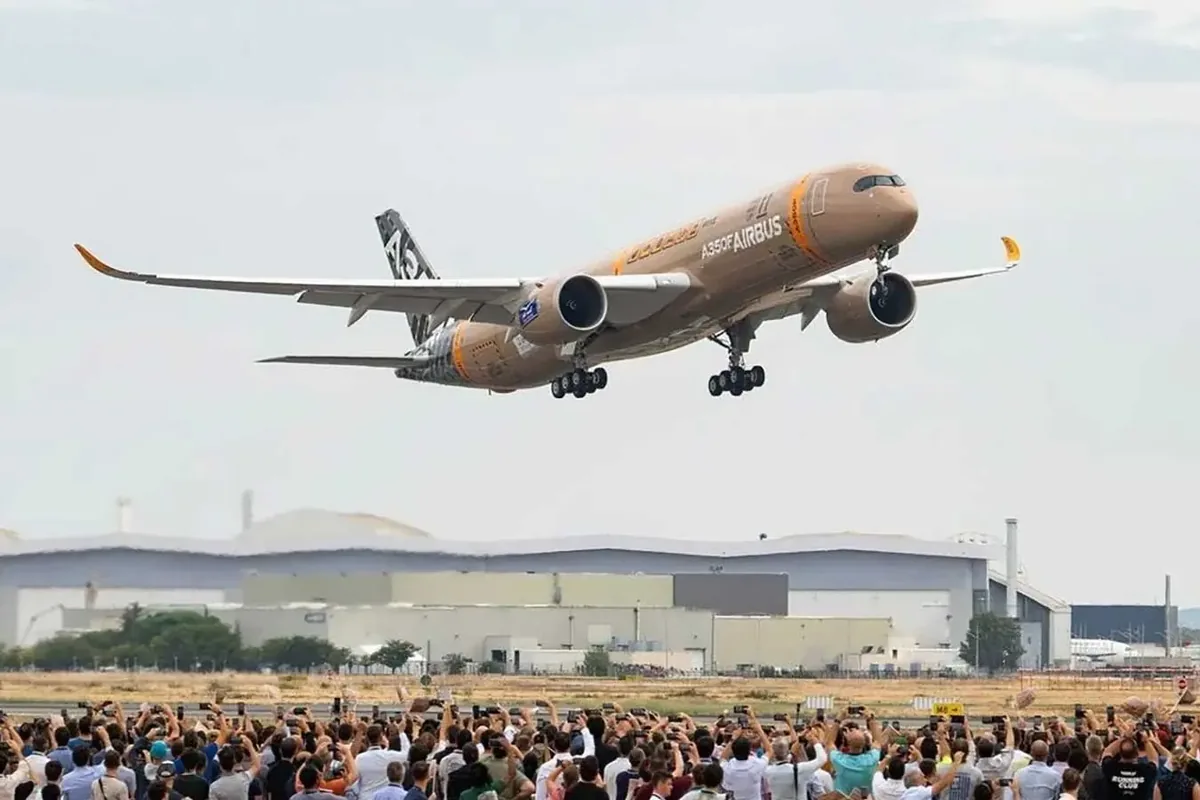 اولین پرواز ایرباس A350F، پیشرفتهترین هواپیمای باربری جهان
