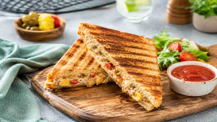 طرز تهیه اسنک تن ماهی؛ یک غذای فوری و خوشمزه