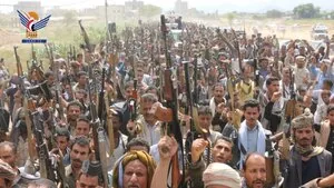 هزاران نفر از قبایل «تعز» یمن برای اخراج مزدوران سعودی، وارد میدان شدند + تصاویر