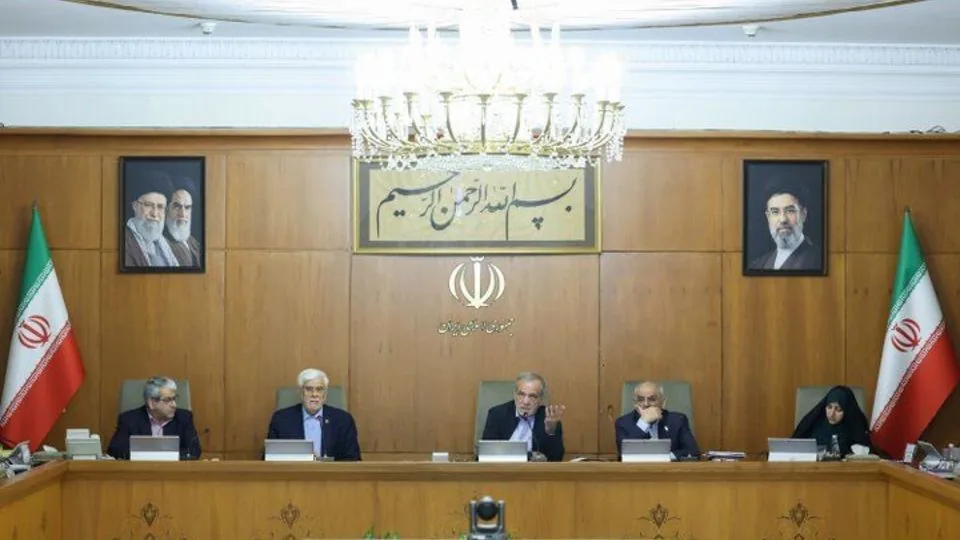 رئیسجمهور دستور داد تمام منابع حاصل از صرفهجوییها به افزایش اعتبار کالابرگ اختصاص یابد