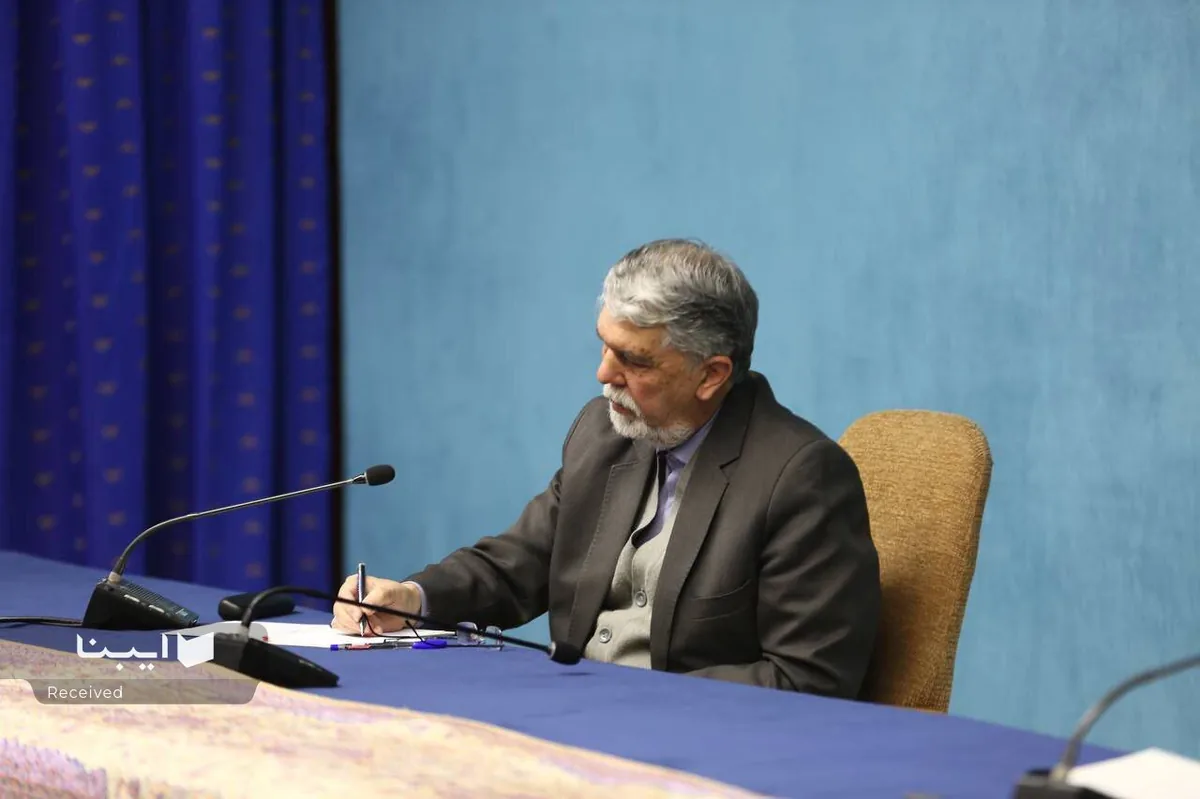 رهبر شهید بزرگترین حامی قلم و زبان فارسی در ایران معاصر است