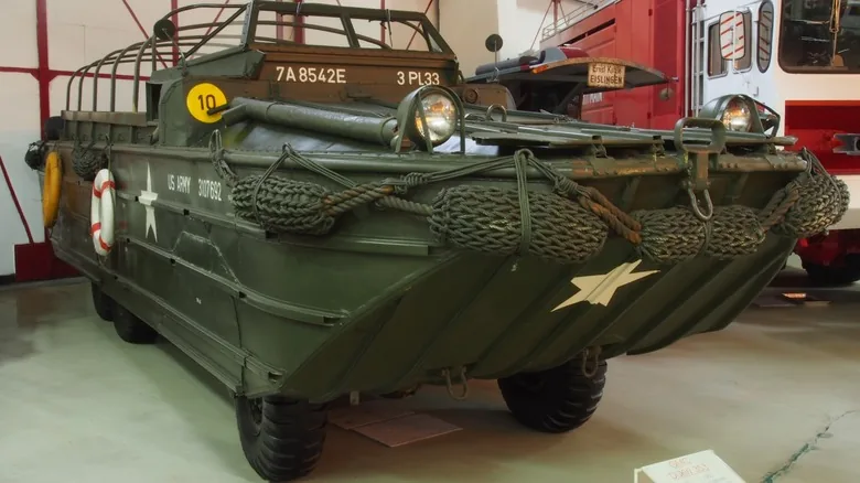 وسیله نقلیه دوزیست GMC DUKW
