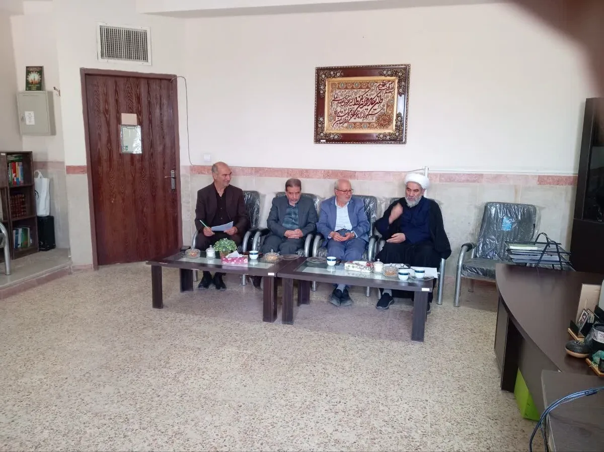 چالشها و ظرفیتهای مدرسه علمیه امام صادق(ع) بوئین زهرا بررسی شد