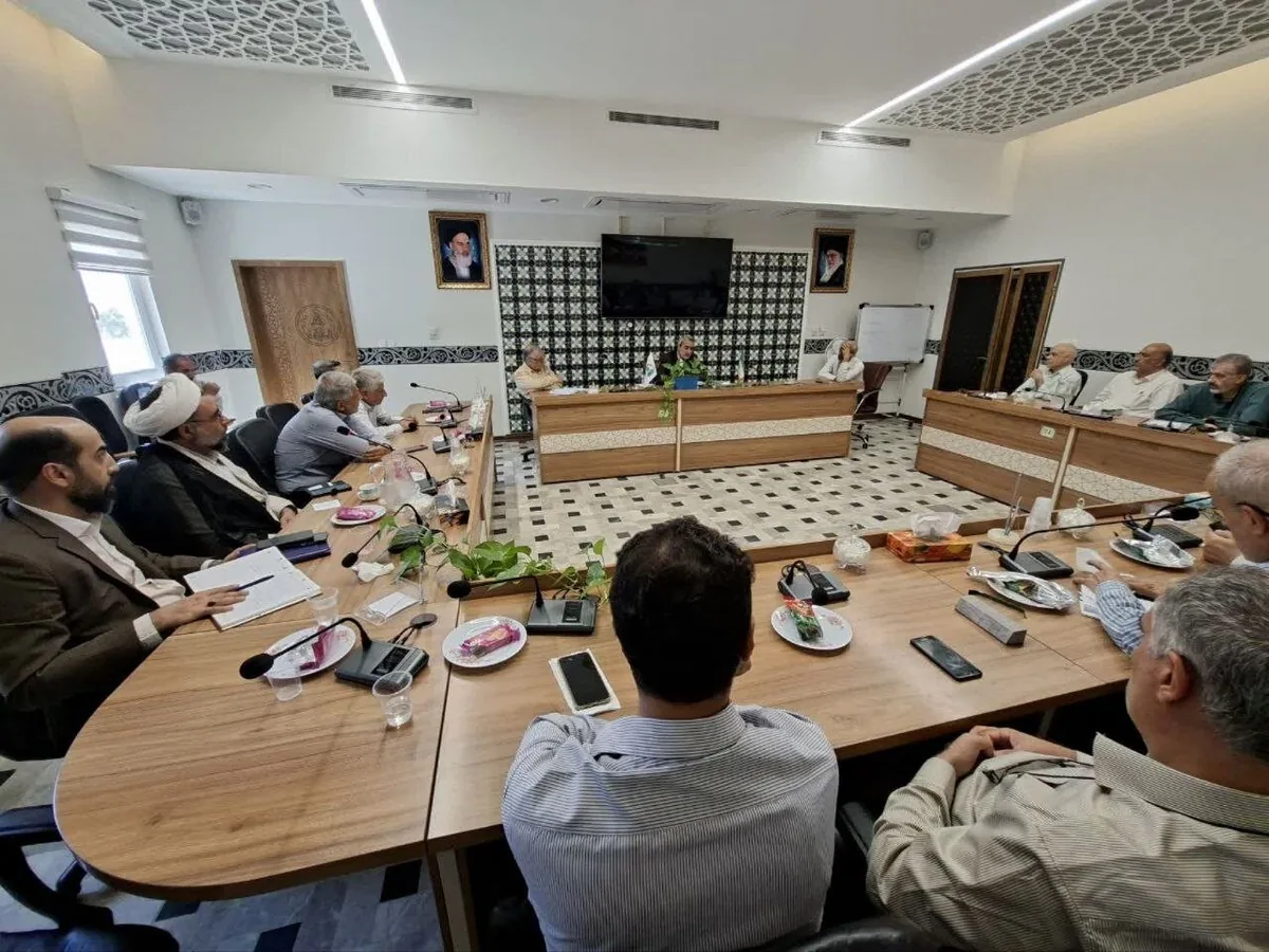 نشست مسئولان شهری و فعالان فرهنگی خوراسگان با مقتدایی/ تحولات روز کشور با اساتید اصفهانی بررسی شد