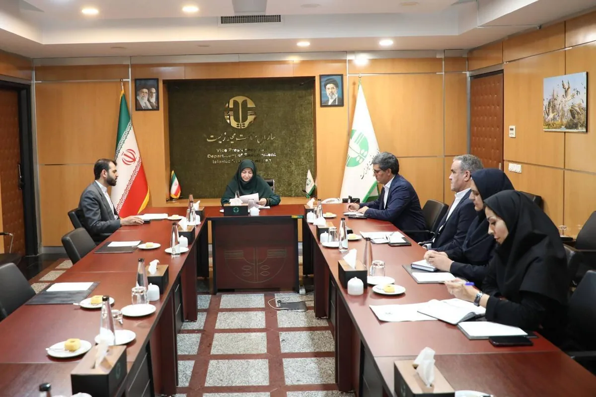 پیگیری وضعیت آلودگی هوای زرقان در دیدار نجابت با رئیس سازمان حفاظت محیط‌زیست