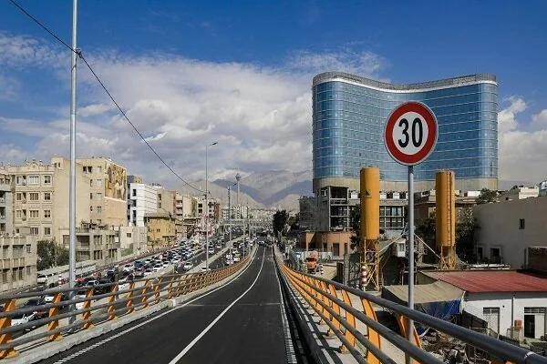 اصلاح جانمایی چراغهای راهنمایی میدان توحید