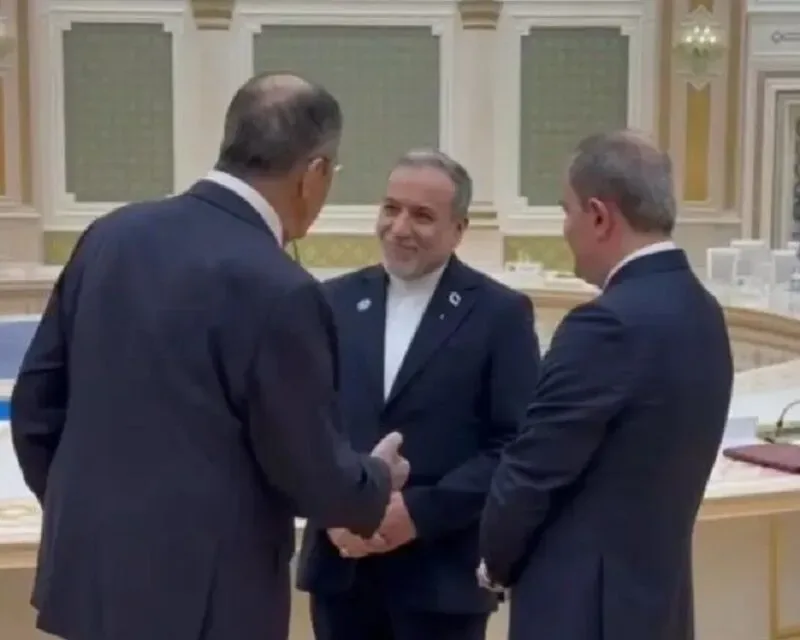 گفت وگوی کوتاه وزیران خارجه ایران، روسیه و جمهوری آذربایجان در ترکمنستان