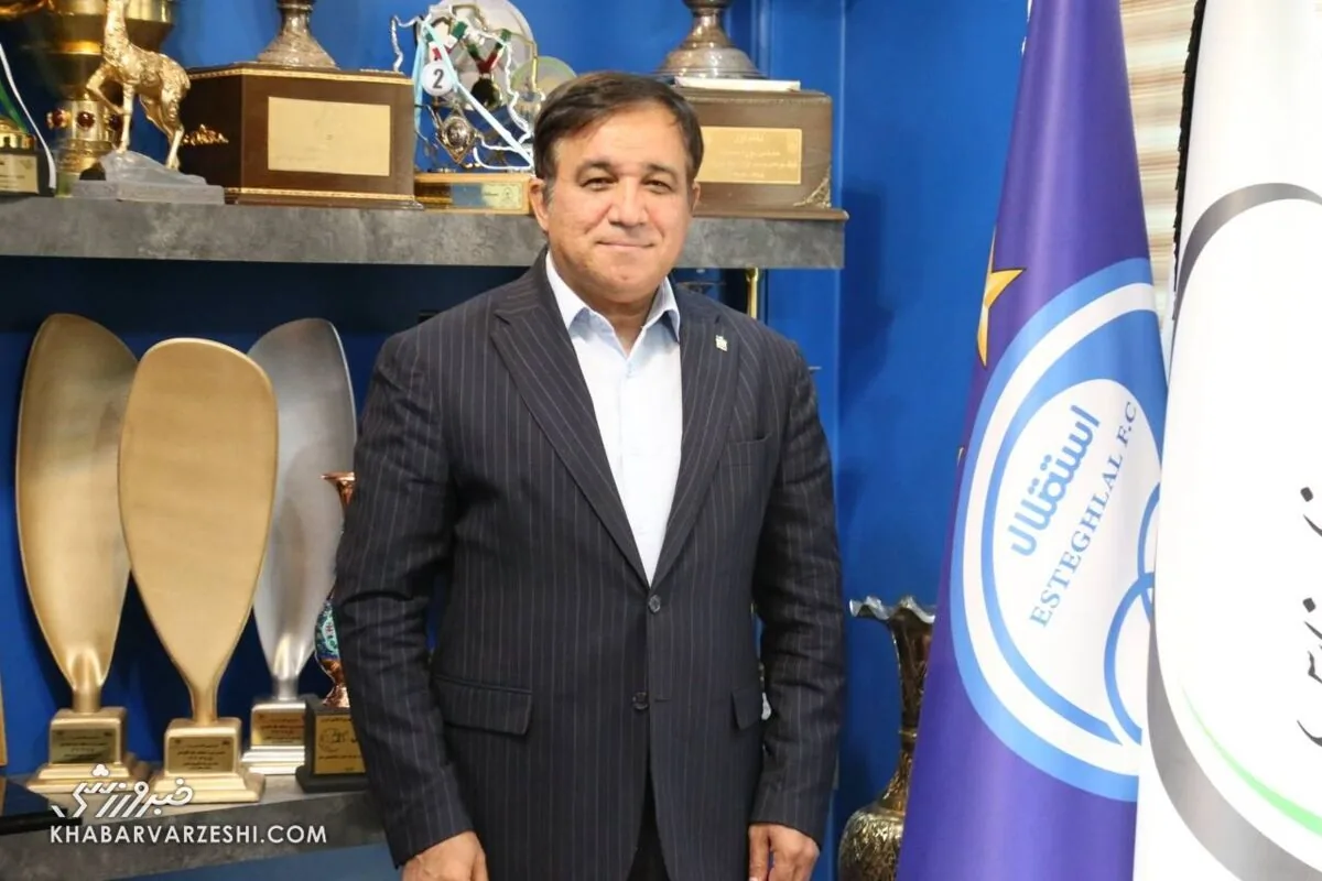 تاجرنیا به کارزار ۱۰ میلیونی استقلال پیوست؛ جام ما را بدهید +عکس