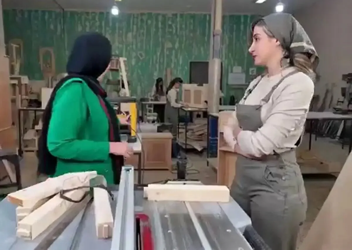 وقتی خطر از بیخ گوش خانم مجری گذشت/ ویدئو