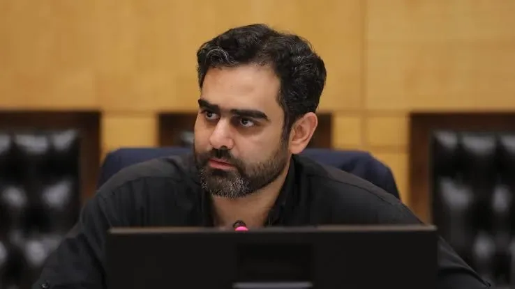 ثابتی با انتشار حکم رهبری برای محسن رضایی به پزشکیان کنایه زد/ دست فرمانتان را تغییر دهید