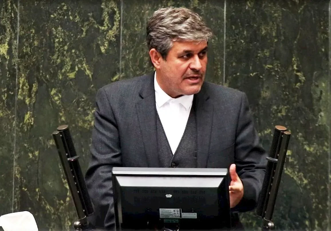 تاجگردون: حدود ۷۵ درصد کارکنان دولت حقوق و مزایایی کمتر از ۳۰ تا ۳۵ میلیون تومان دریافت میکنند/ شاید یک تا دو درصد آنها نیز در محدوده ۱۵ تا ۱۶ میلیون تومان حقوق دریافت کنند/ این میزان دریافتی با شاخصهای زندگی مطابقت ندارد
