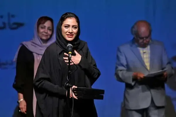 مونا فرجاد مجری اختتامیه جشنواره نمایش عروسکی تهران-مبارک شد
