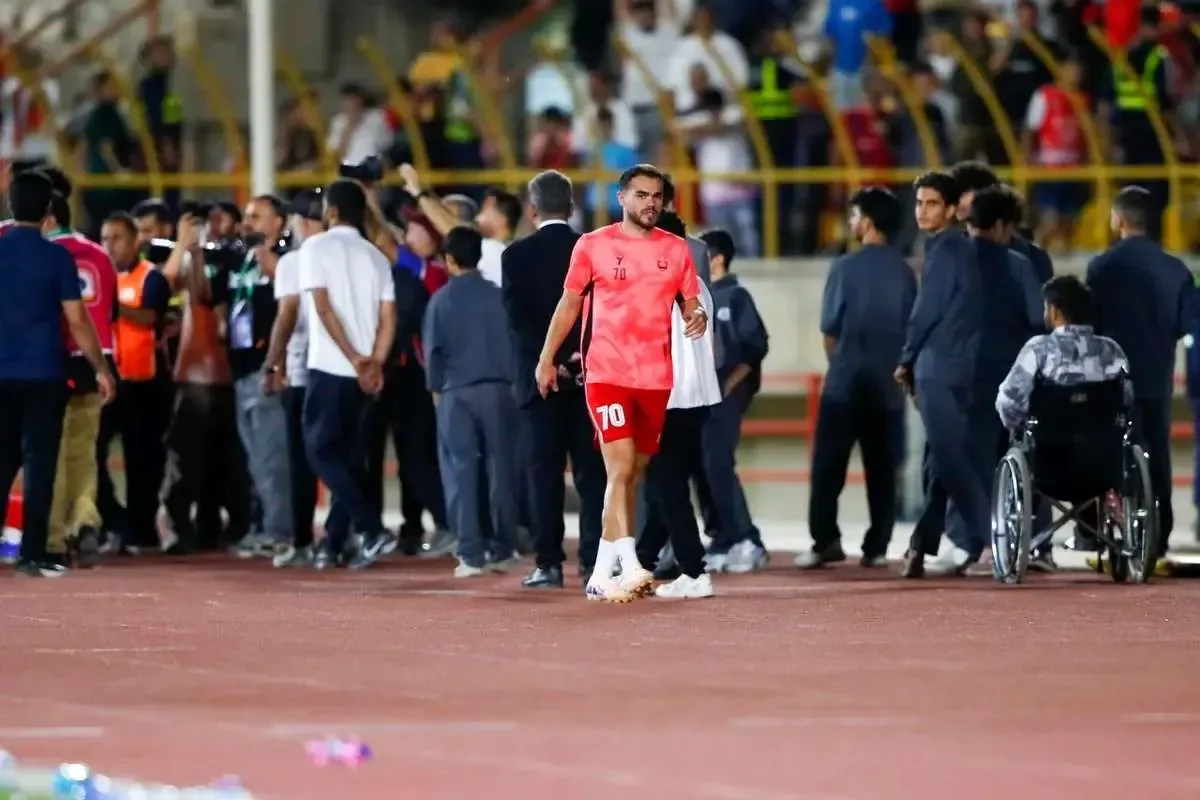 ستاره پرسپولیس بازی با فولاد را از دست داد!