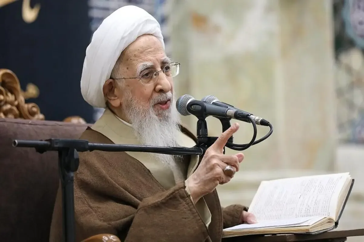جوادی آملی: مدافعان کشور دست بر ماشه باشند / مبادا لحظهای از آمادگی غافل شوند