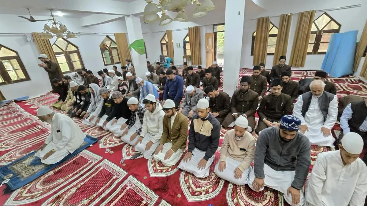بازدید هیئت جامعه امامیه تنظیم‌المکاتب لکهنو از حوزه علمیه باب‌العلم کشمیر