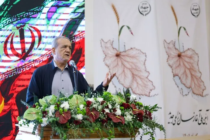 اگر میخواهیم مقابل زورگویی دشمن سر خم نکنیم، نباید در موضع ضعف قرار بگیریم