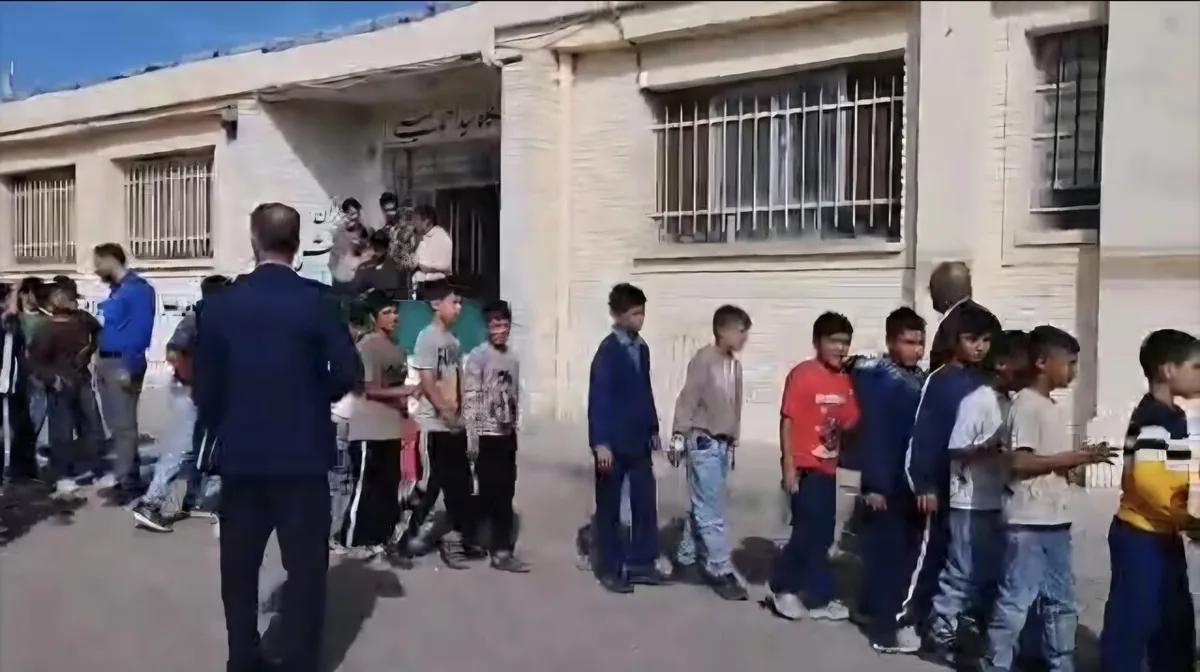 توزیع ۱۷۰۰ پک لوازم‌التحریر و اقلام ورزشی در مدارس فریمان