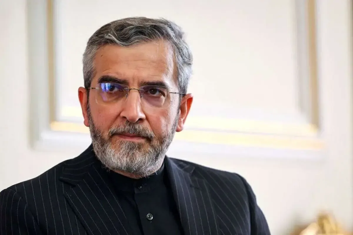 ما با محل حمله سی متر فاصله داشتیم، صدای ۳ انفجار بیشتر نیامد، بعداً مشخص شد که تعداد بیشتر بوده / به برخی از نقاط از جمله محل حضور رهبر شهید، بیش از یک موشک اصابت کرده بود/ همه جا خاک بود و چشم، چشم را نمیدید؛ یعنی یک غبار بسیار بسیار شدید بود