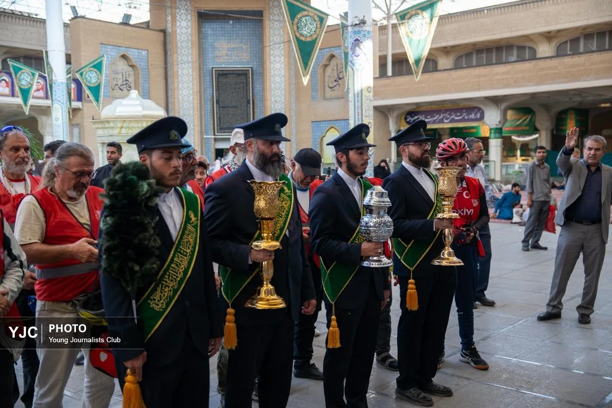 حضور کاروان دوچرخه سواری ترکیه به یاد شهدای میناب در حرم بانوی کرامت(س)