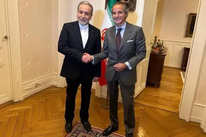 سخنگوی هیئت مذاکره کننده: متن یادداشت تفاهم صراحت دارد که آغاز مذاکره درباره هستهای و تحریمها منوط به اجرای بندهای مشخصی از یادداشت تفاهم است /ما نه دیداری با گروسی داشتیم و نه برنامهای برای بازرسی آژانس از تأسیسات هستهای آسیبدیده ایران ناشی از تجاوز نظامی آمریکا و رژیم صهیونیستی داریم / به عنوان عضو معاهده منع اشاعه روال جاری را ادامه خواهیم داد