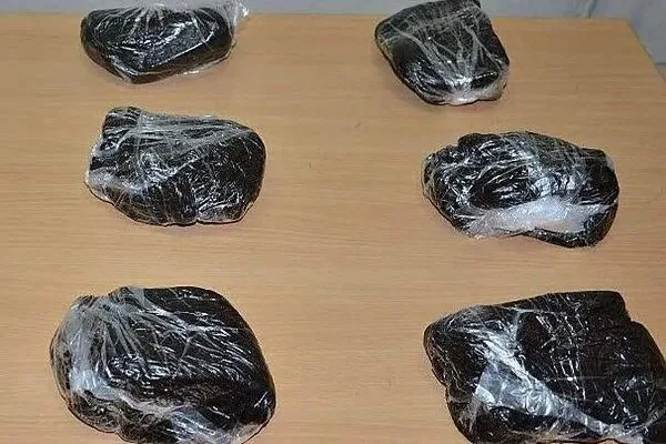 کشف ۲ کیلوگرم تریاک در خودروی پژو ۴۰۵ در سلسله