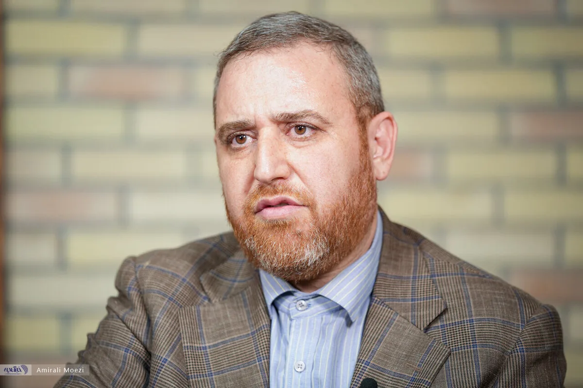اقراریان: به زاکانی گفتم هواپیما را روی اتوپایلوت گذاشتید و سراغ انتخابات رفتید | زاکانی علاقهمند است که «احمدینژاد ثانی» لقب بگیرد | برای طرح تورم صفر، نگاه تبلیغاتی وجود داشته است، نه یک منطق اقتصادی