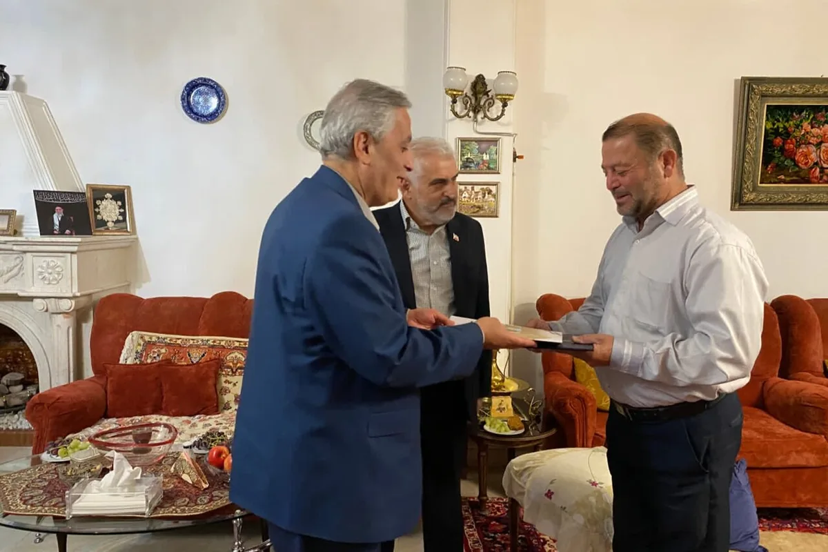 دیدار مسئولان آذربایجانشرقی با پنج جانباز ۷۰ درصد دفاع مقدس