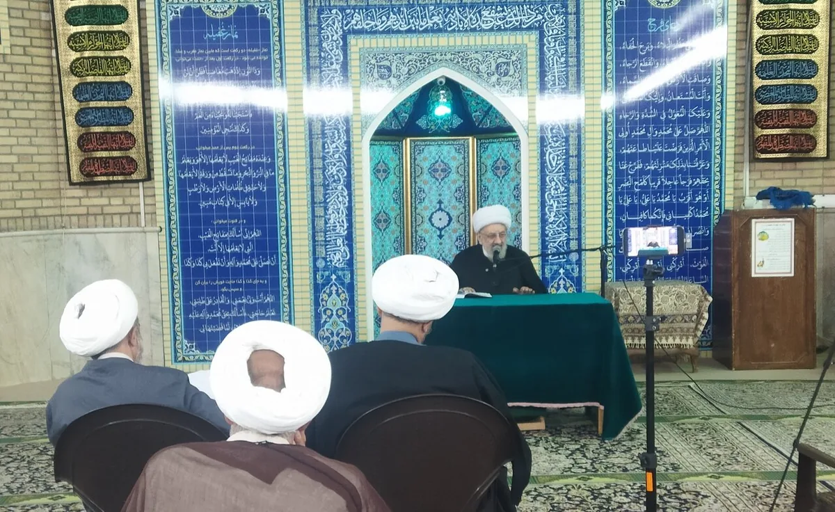 برخی بدعتها در صورت غفلت به سنت تبدیل میشود/ ماجرای شاخههای گل در ماه محرم
