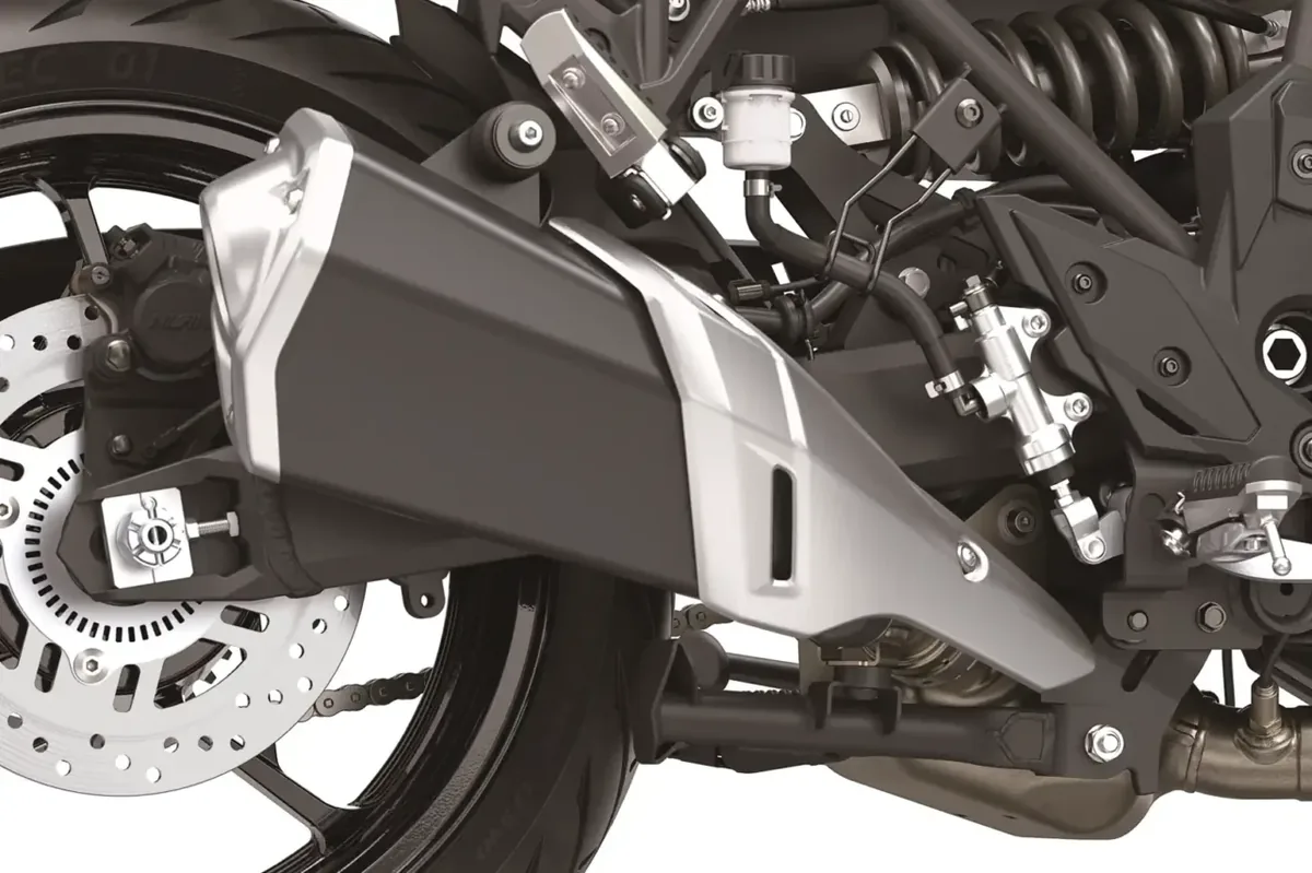 کاوازاکی از موتورسیکلت  Versys 900 SE LT 2027 رونمایی کرد؛ ترکیب قدرت Z900 و راحتی تورینگ | دیجینوی