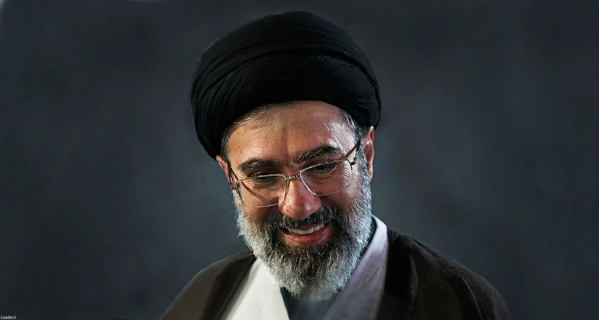 پاسخ رهبر معظم انقلاب به نامههای جمعی از دانشجویان: تا رسیدن به قلّههای پیشرفت همعهدیم/ خود را به سلاح علم، ایمان و تهذیب نفس مجهز کنید