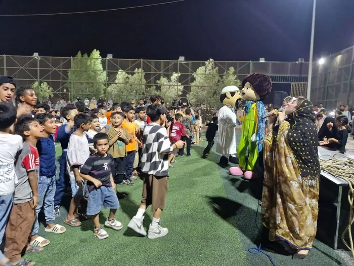 پیک لبخند به روستاهای قشم رسید؛ ۲ هزار مخاطب پای قصه و خلاقیت کودکان نشستند