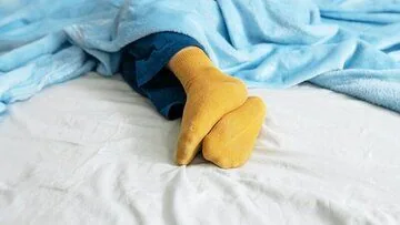 با جوراب بخوابیم یا بدون جوراب؟/ نکاتی که افراد دیابتی باید جدی بگیرند