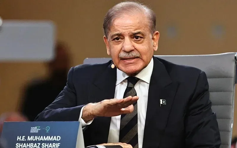نخستوزیر پاکستان: بر اساس توافق دفاع مشترک مکه، تعهد ما به حاکمیت ملی، تمامیت ارضی و امنیت عربستان قاطعانه است / شبهنظامیان حوثی (انصارالله یمن) باید فورا حمله علیه فرودگاه بینالمللی ریاض و ابها را متوقف کنند؛ ما در برابر این تهدیدها دوشادوش عربستان میایستیم